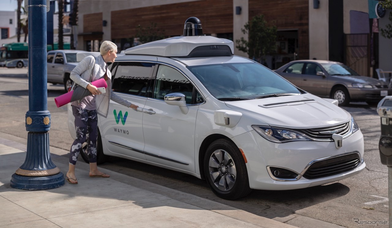 グーグルのウェイモが運用を開始した無人の自動運転タクシー
