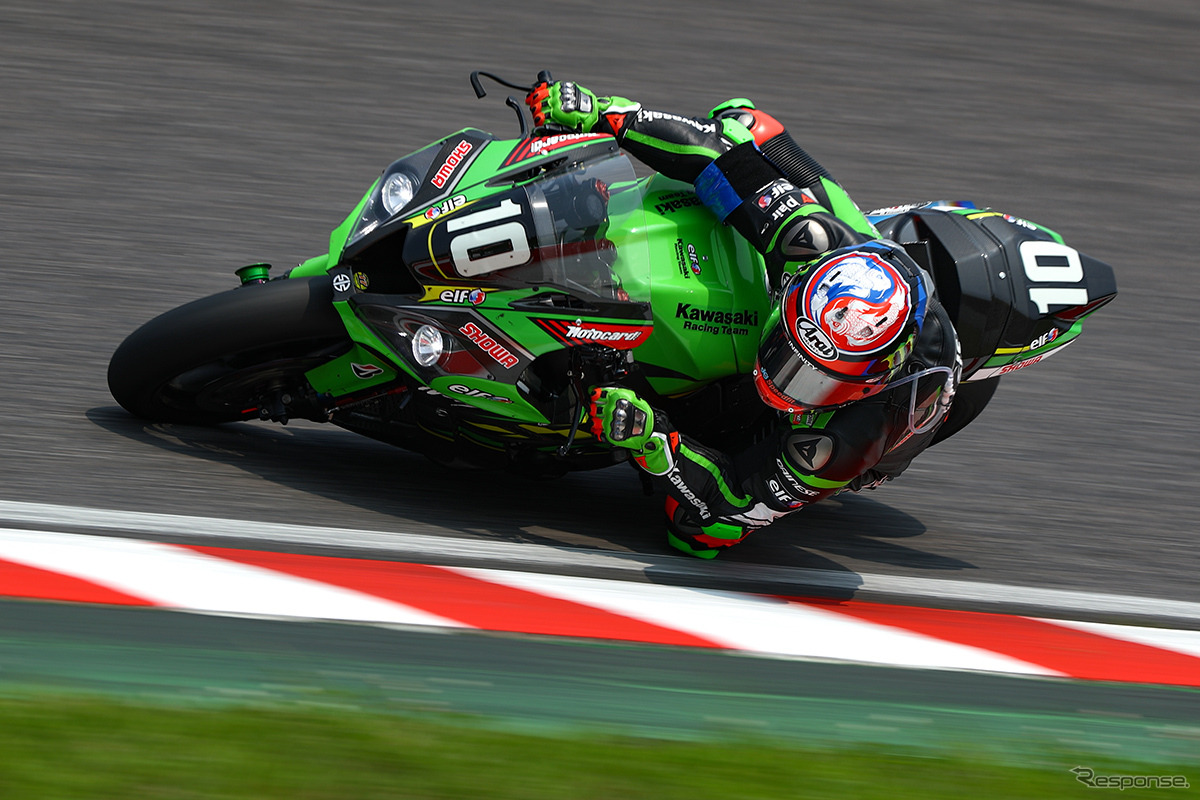 4時間経過時点でトップのKawasaki Racing Team（2019年鈴鹿8耐）