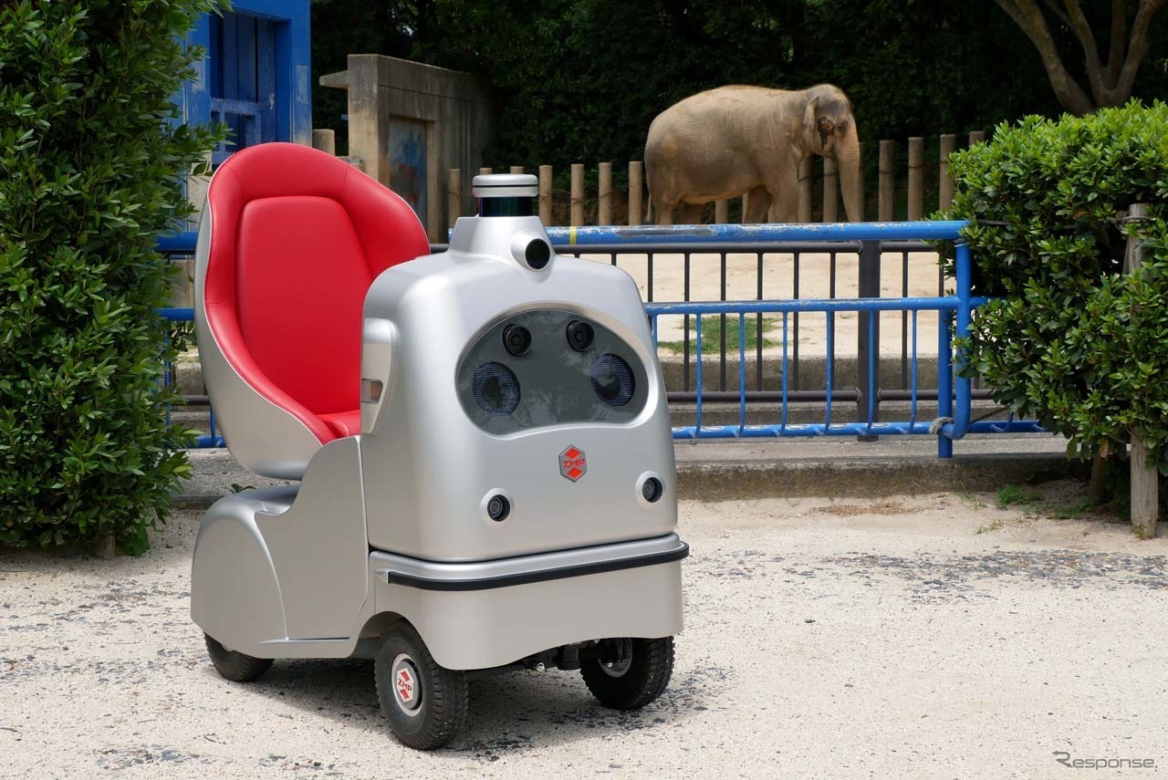 千葉市動物公園で実施された「オンライン動物園」で使われた自動運転ロボ「ラクロ」※実施前に撮影