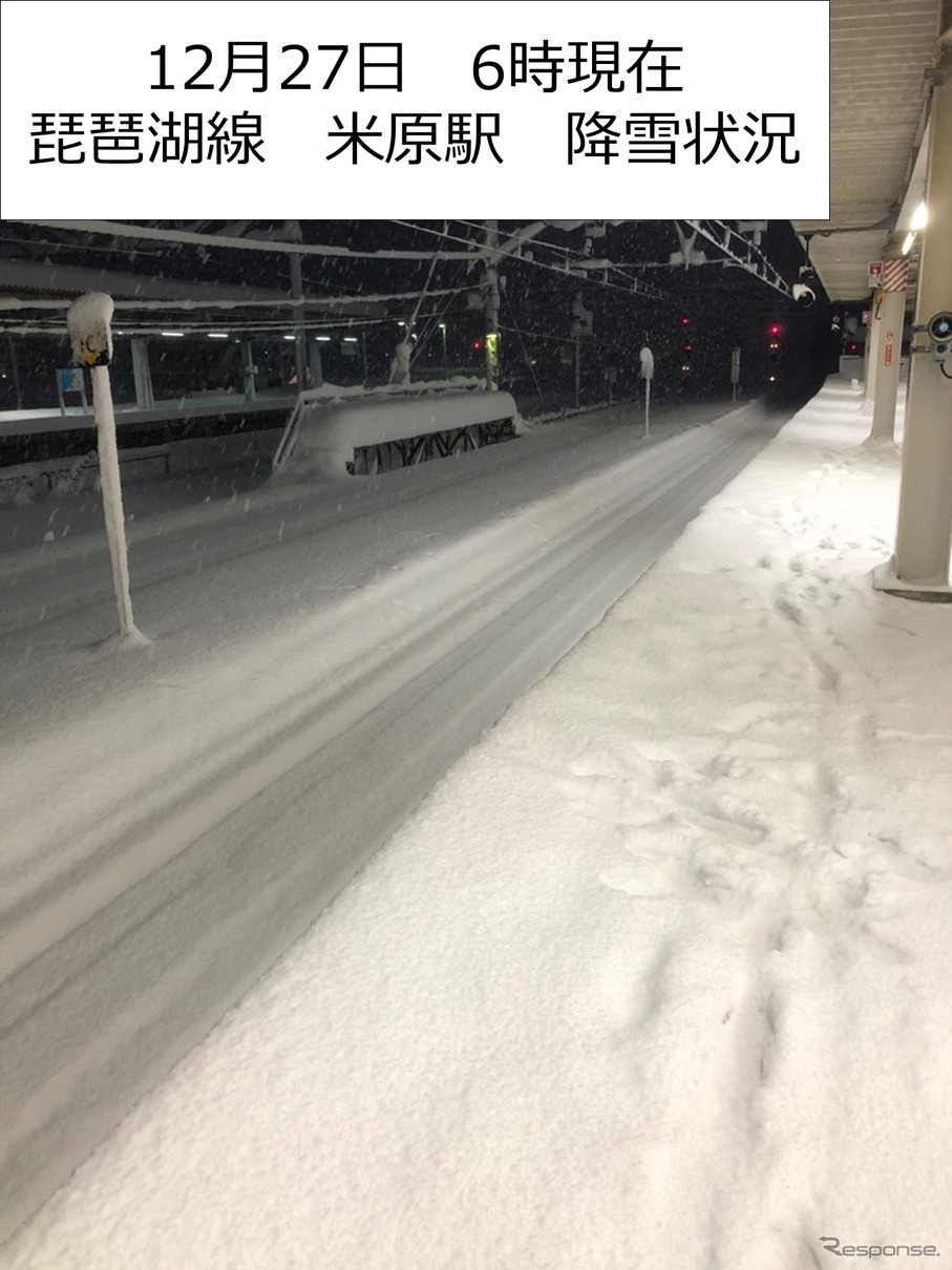 12月27日未明の米原駅（滋賀県米原市）の降雪状況。