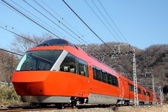 小田急ロマンスカー全列車で提供される本の要約サービス「flier」。