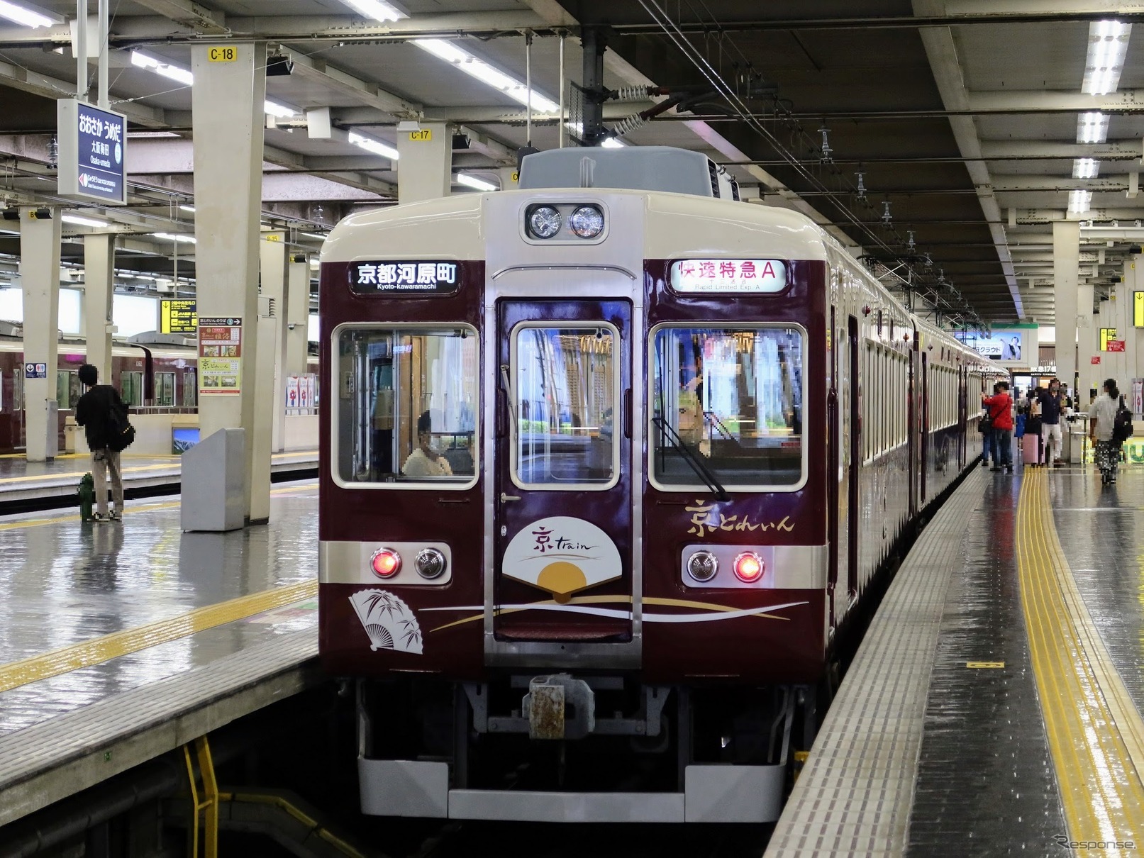 阪急の列車では唯一、十三に停車しない列車だった京都線の快速特急A『京とれいん』。改正後の京都線観光列車は快速特急『京とれいん雅楽』のみが1日4往復設定される。