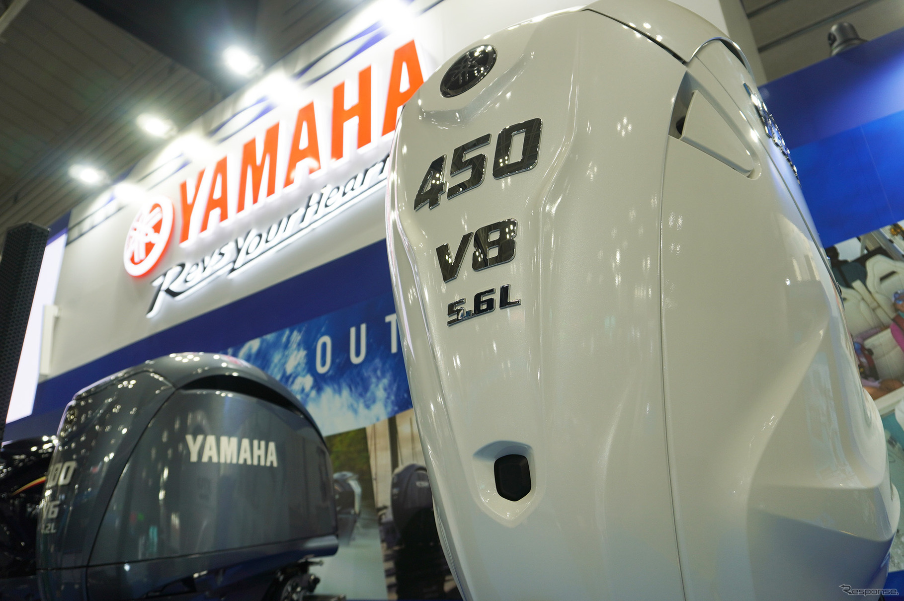 ヤマハ発動機の主力製品となる船外機。手前が今春発売予定の450馬力モデル「F450」