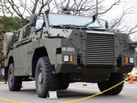 陸上自衛隊、邦人救出用の輸送防護車を一般初公開 画像