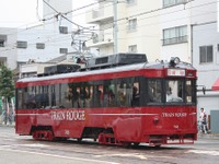 広島電鉄、車内で食事できる路面電車「TRAIN ROUGE」公開…元大阪市電768号を改造 画像