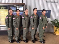 タイ空軍、初の女性パイロット候補生 画像