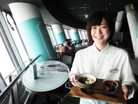 東京スカイツリー地上340mで、佐藤麻里子と“眺食”で「ほわっ」体験 画像