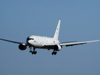 航空自衛隊、空中給油機 KC-767 の機内を公開 画像