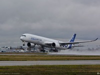 エアバス、A350-1000初号機の初飛行が成功 画像