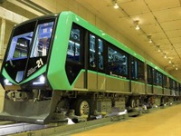 日暮里・舎人ライナーに混雑緩和の新型車両「320形」　5月10日デビュー 画像