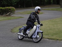 【ホンダコレクションホール 歴代カブ試乗】NHK朝ドラで畦道を疾走する噂のバイク…ポートカブC240 画像