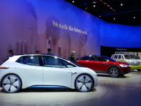 【フランクフルトモーターショー2017】VWの新世代電動車 I.D.、2020年から3車種発売へ 画像