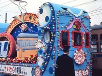 45年ぶり、横浜市電の「花電車」が復活…保存の無蓋貨車にイルミネーション　9月23日 画像