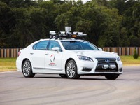 トヨタ、最新の自動運転実験車を公開…助手席ステアリングの狙いは？ 画像
