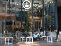 【DRIVE TO GO】トヨタのカフェでは i-ROAD 体験試乗の申し込みができる 画像