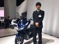 【東京モーターショー2017】エンジン始動前に発進…ホンダ PCX HYBRID はハイブリッドの常識を覆す 画像