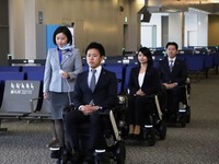 自動追従電動車いすの実証実験、一般利用客が参加して成田空港で実施　ANA 画像