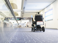 羽田空港に自動運転車椅子など導入　ソーシャルディスタンス確保 画像