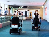 搭乗口まで自動運転走行する車いす『WHILL』…羽田空港第1・第2ターミナルでサービス開始 画像