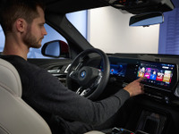 BMW「OS8.5」と「OS9」搭載車、車載ディスプレイで映像コンテンツが視聴可能に…CES 2024 画像