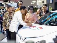 初の右ハンドルEV発表、ビンファスト…インドネシアモーターショー2024 画像