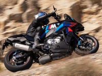 BMWモトラッドが大阪・東京モーターサイクルショー2024で『M1000XR』を日本初公開へ 画像