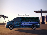 VWのEVミニバン『トランスポーター』新型、プロトタイプの新写真を公開…2025年発売へ 画像