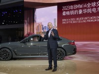 BMWの4ドアクーペEV『i4』、改良新型は表情変化…北京モーターショー2024 画像