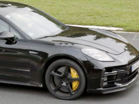 パナメーラ初の「ターボGT」目撃! ポルシェ史上最もホットなハイブリッドセダン登場 画像