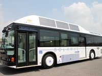 太陽電池を搭載したバス　三洋電機と両備グループが共同開発 画像