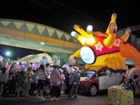 三菱 i-MiEV、ねぶた祭に光を灯す…“巨大うみうし”にはしゃぐ子どもたち 画像