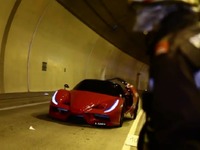 フェラーリ FXX風ペダルカー、シューマッハ選手のスタント走行に挑戦 [動画] 画像