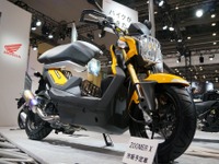 【東京モーターサイクルショー13】ホンダ ZOOMER-X …ZOOMERの110ccモデルが夏登場へ 画像
