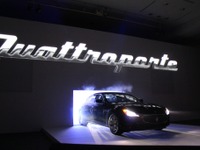 【マセラティ クアトロポルテ GT S 発表】サッシュレスドアの採用にこだわり 画像