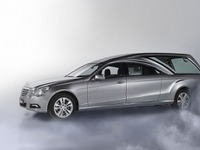 セキュリコ、ベンツ E250 ベースの新型霊柩車を発表 画像