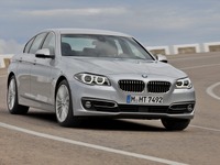 BMW 5シリーズ、初の大幅改良…内外装をアップデート 画像