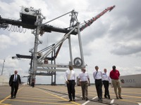 商船三井、コンテナターミナルをオバマ米大統領が訪問、港湾施設の重要性を強調 画像