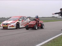 ホンダの世界最速芝刈り機、シビック BTCC レーサーと対決［動画］ 画像