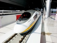 中国高速鉄道の展示会、バンコクのマカサン駅で 画像