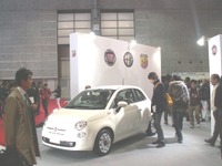 【大阪モーターショー13】イタリア車3ブランド、フィアット、アバルト、アルファロメオが勢揃い 画像