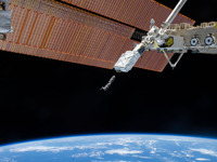 ISS「きぼう」日本実験棟、不具合発生とは別の衛星格納ケースからは計画通り超小型衛星を放出 画像