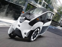 トヨタ、首都圏で超小型電気自動車『TOYOTA i-ROAD』」のモニター調査を実施…3月24日から6月初旬の予定 画像
