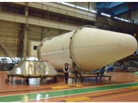 川崎重工、H-IIAロケット用フェアリングを種子島宇宙センターに向けて出荷 画像