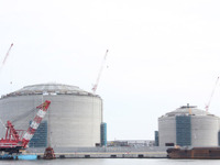 東京ガス、日立LNG基地のタンク屋根上げ工事が完了 画像