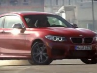 BMW 2シリーズ のロボットカー、ドリフトチャンピオンと「ドリフト対決」［動画］ 画像