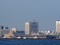 ヘリコプター搭載型護衛艦「いずも」、横浜港に登場［写真蔵］ 画像