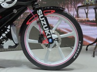 【東京モーターショー15】ダンロップ、スズキの原付クロスバイクにコンセプトタイヤが採用 画像