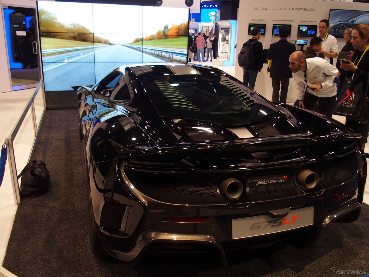 メイン展示として出展されたマクラーレン「675LT」。ここにデジタルコックピットシステムが搭載された