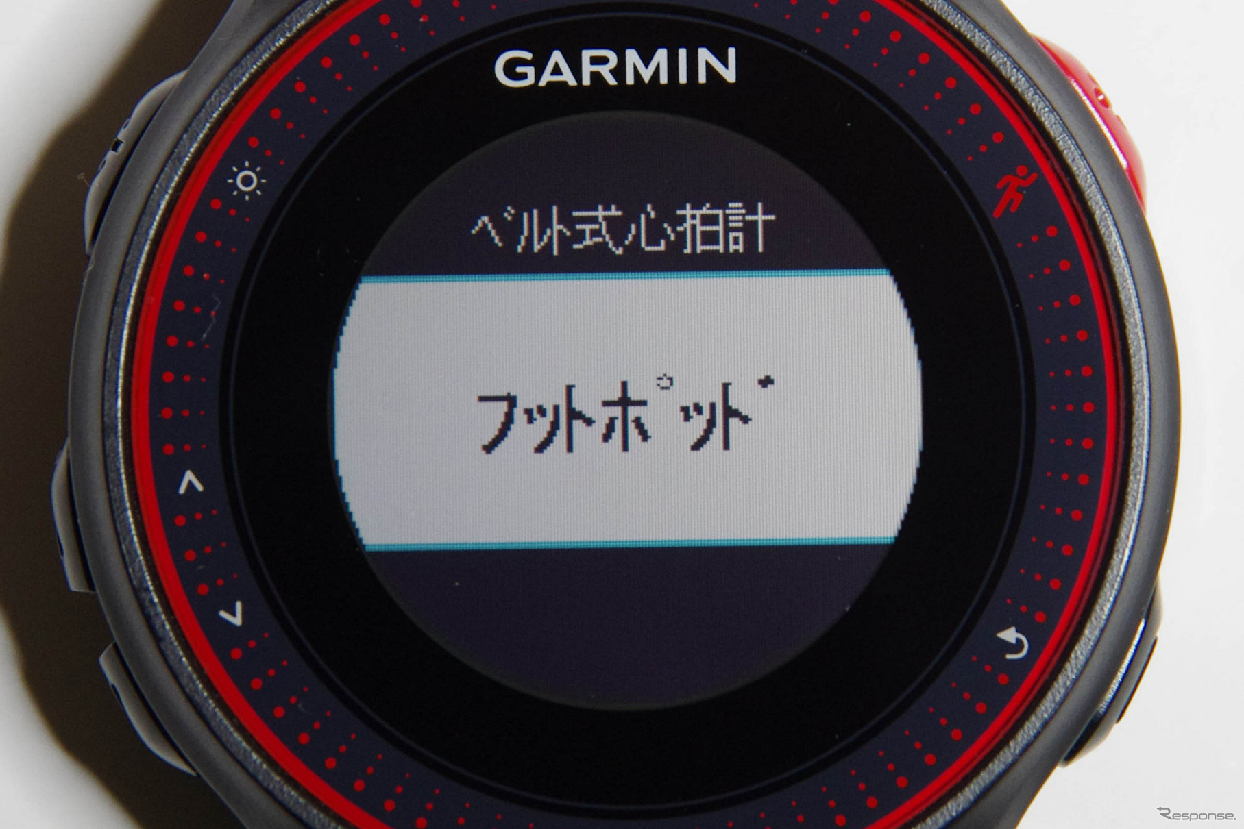 ピッチを正確に測定するフットポッドやベルト型の心拍計をワイヤレス接続することも可能。