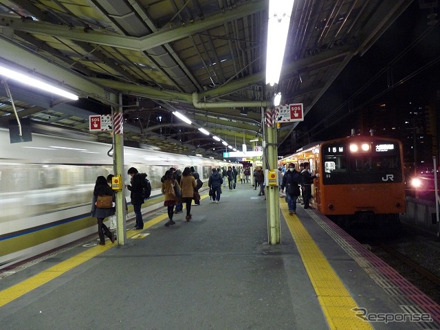 2月10日からJR新今宮駅の東口に「通天閣口」という愛称が付けられる。写真はJR新今宮駅のホーム。